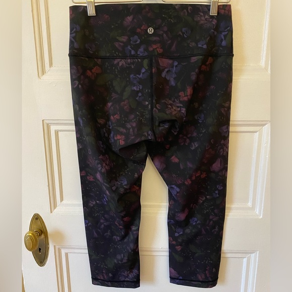 🌻lululemon Floral Capri Leggings - Picture 4 of 6